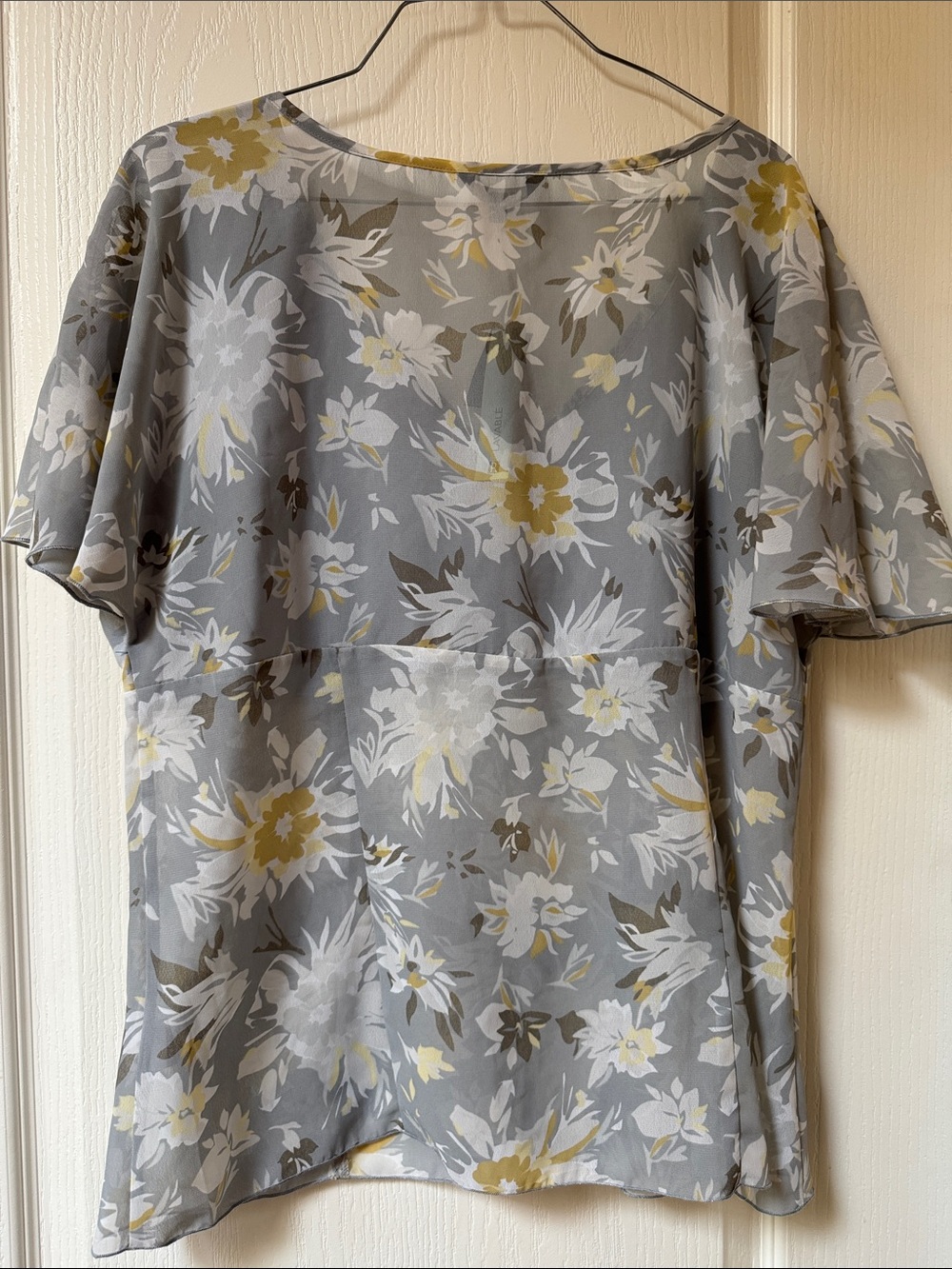 Reitmans Gray Floral V-Neck Short Sleeve Blouse with Yellow Accents - Picture 3 of 3